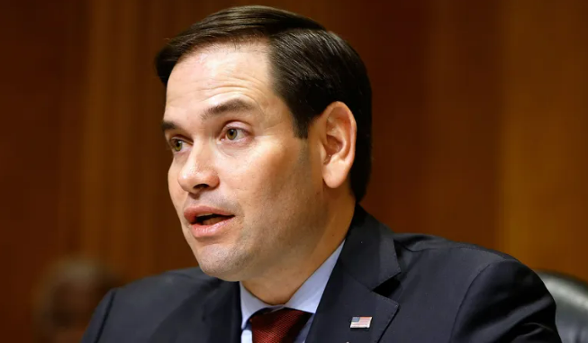 Marco Rubio ag cur brú ar 5,000 mac léinn as Éirinn