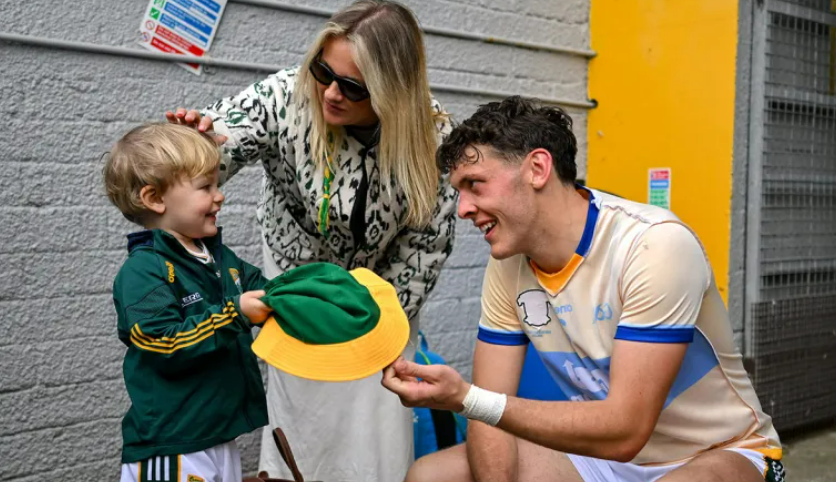 Sa bhaile le Shauna agus Ógie