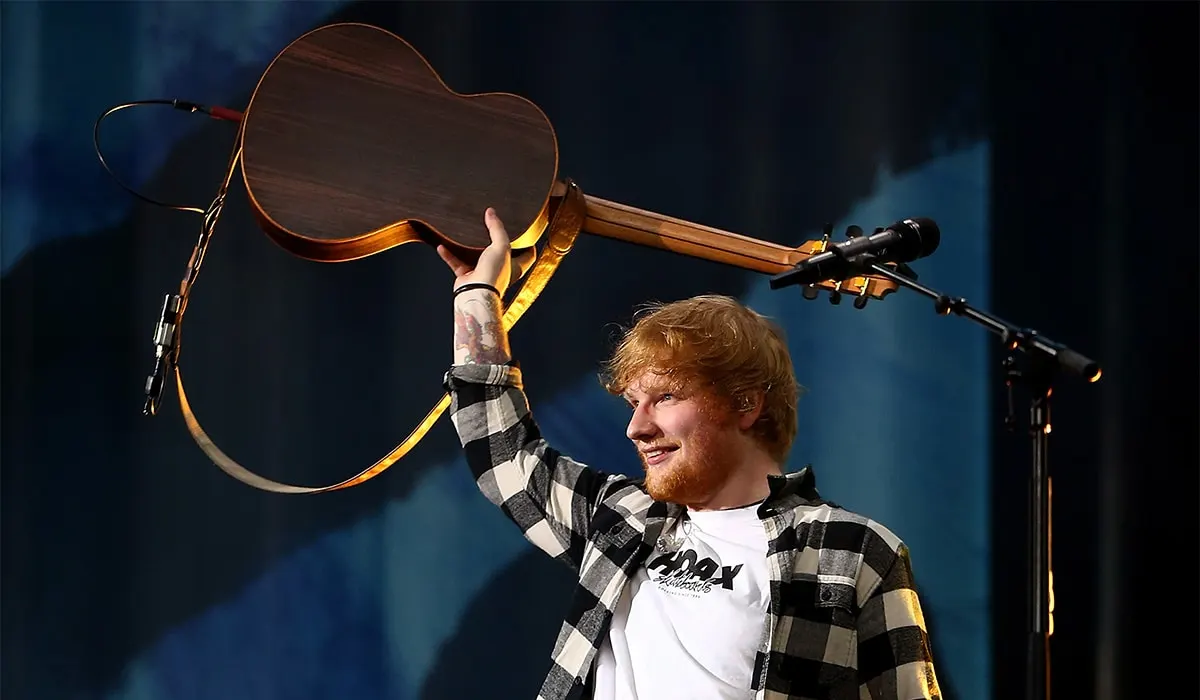 Dúirt sé le Louis Theroux ar phodchraoladh gur chaith sé cuid mhór dá óige in Éirinn