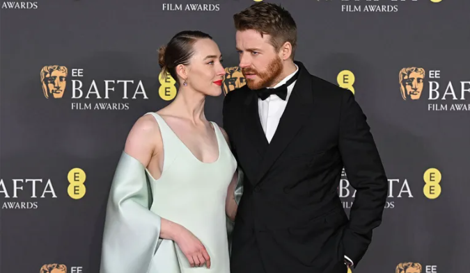 Saoirse Ronan agus Jack Lowden