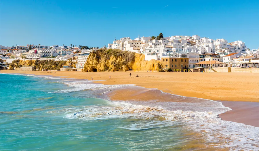 Tá tíortha eile cosúil leis an Fhrainc, an Iodáil agus an Phortaingéil ag fulaingt teochtaí neamhghnácha freisin