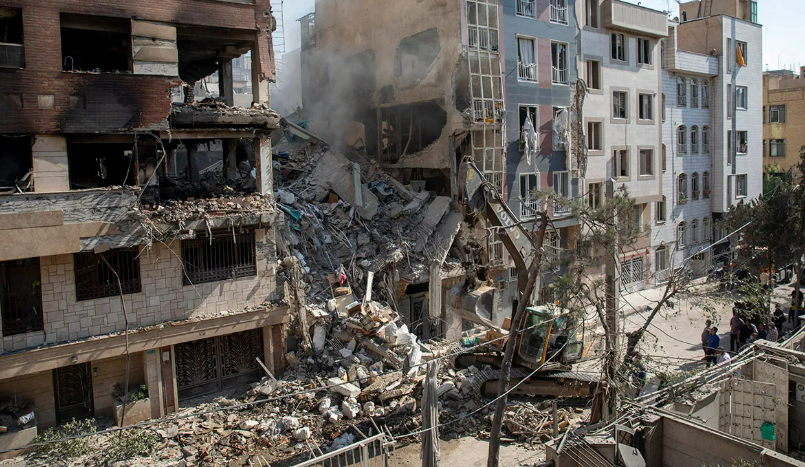 ‘Go bunúsach, tá dhá thír againn atá ag troid chomh fada agus chomh crua sin nach bhfuil a fhios acu cad in aghaidh an f*** atá á dhéanamh acu.’