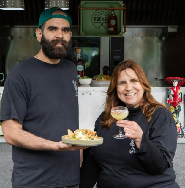 Julian Trejo Pascual agus a mháthair Maribel