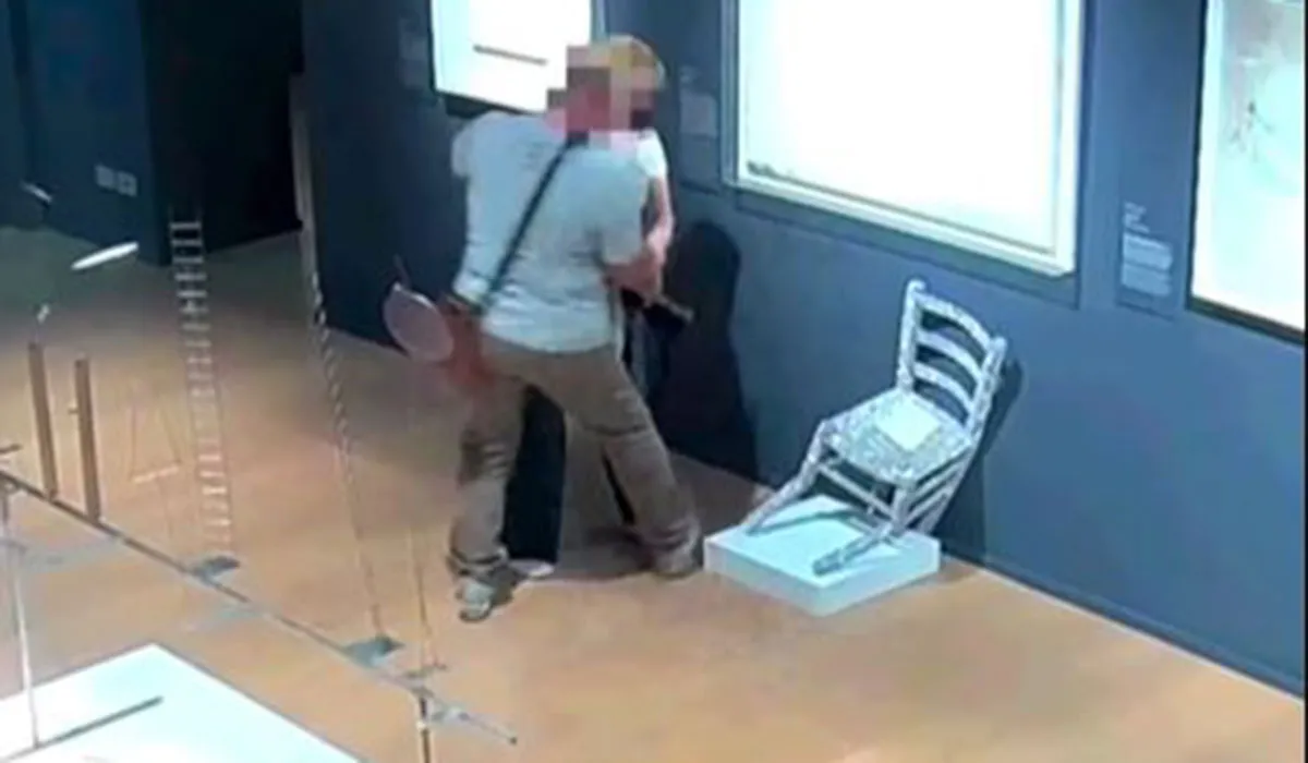 Féach ar an bhfíseán ANSEO Cathaoir Van Gogh 