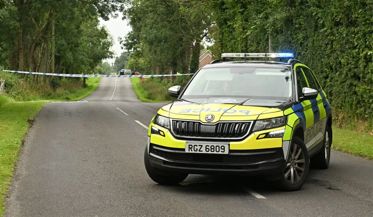 Tá an ceathrú duine, fear, i riocht tromchúiseach san ospidéal i ndiaidh na heachtra