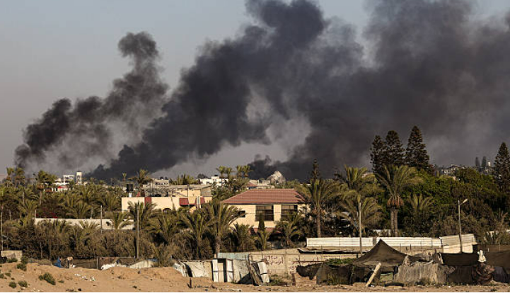 Tá arm Iosrael ag bogadh isteach i gcathair Gaza