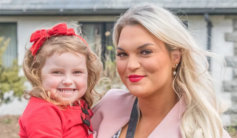 Natalie McLaughlin agus Ella