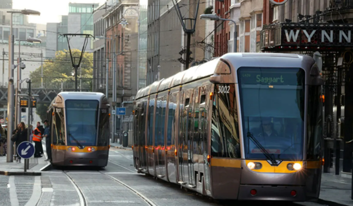 Níl aon srianta ama ar úsáid Saorthaisteal – is féidir leat taisteal ag am ar bith