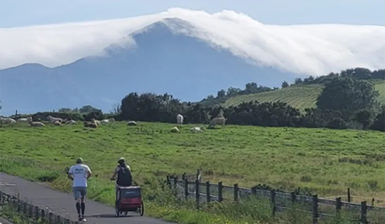 Ar an mbóthar le Liam Gaskin: Bealach Mór an Iarthair (Great Western Greenway)