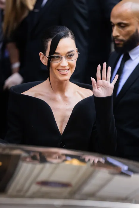 Katy Perry ag fágáil slán le Demna ag Balenciaga