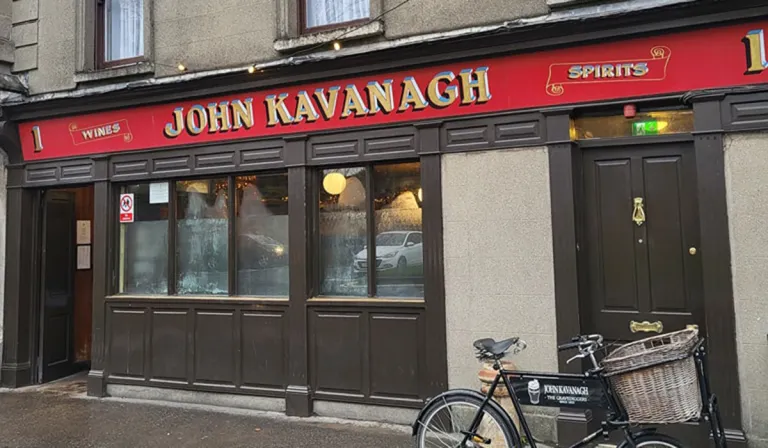 John Kavanagh The Gravediggers i nGlas Naíon (Glasnevin), Baile Átha Cliath,