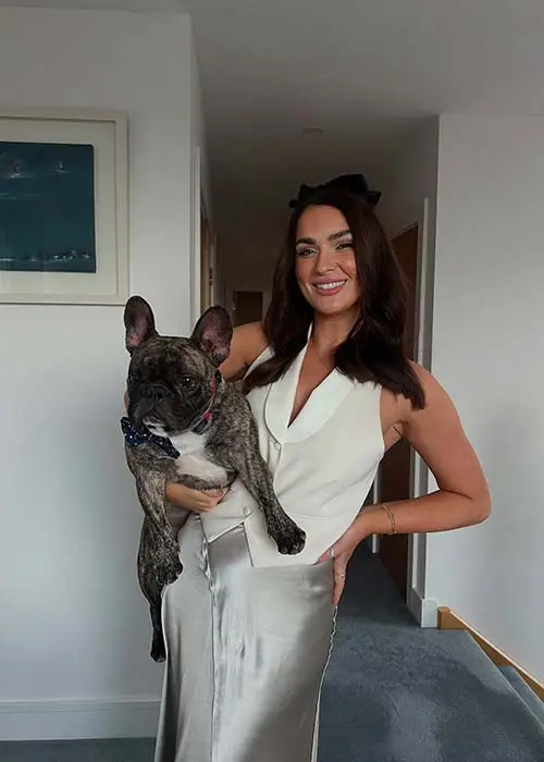 Roinn Laura an scéal ar na meáin shóisialta, ag insint cé mhéad a chiallaigh na cúig bliana a chaith sí leis agus chomh croíbhriste is atá sí anois