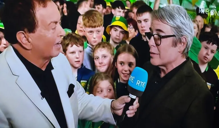 Matthew Broderick ag caint le Marty Morrissey faoi Dhún na nGall