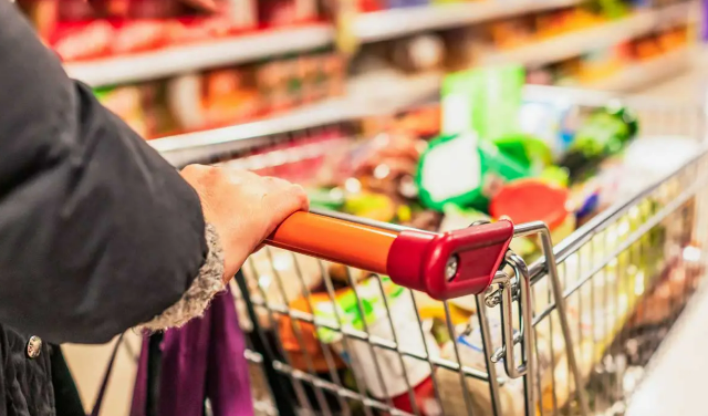 Léirigh staidéar in 2024 le Safefood Ireland go bhfuil 71% de thomhaltóirí ‘an-bhuartha’ faoi phraghsanna bia