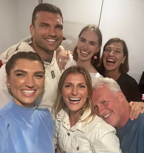 Tadhg Beirne ar ais lena dheirfiúracha