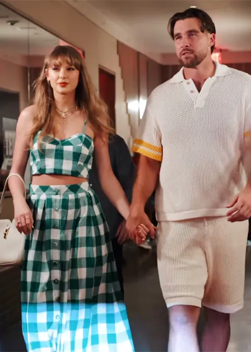 Dúirt Kelce, a bhfuil caidreamh grá idir é agus Swift ó dheireadh na bliana seo caite: ‘Literally living the life of a showgirl.’