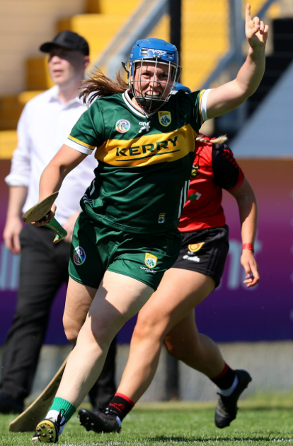 Beidh cluiche ceannais Idirmheánach camógaíochta idir Ciarraí agus Uíbh Fhailí ag tosú ag 3 i.n