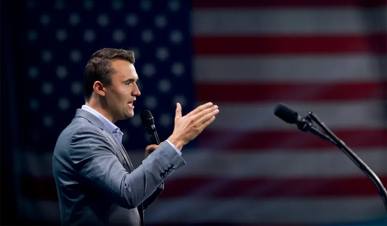 Sa bhliain 2012, ag aois 18, bhunaigh sé Turning Point USA, eagraíocht a thacaíonn le polaitíocht na heite deise i meánscoileanna agus in ollscoileanna