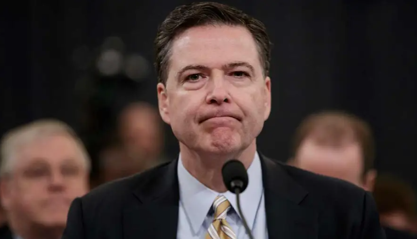 D’áitigh James Comey a neamhchiontacht ar na meáin shóisialta
