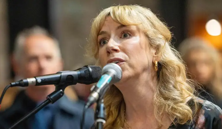 Muireann Nic Amhlaoibh