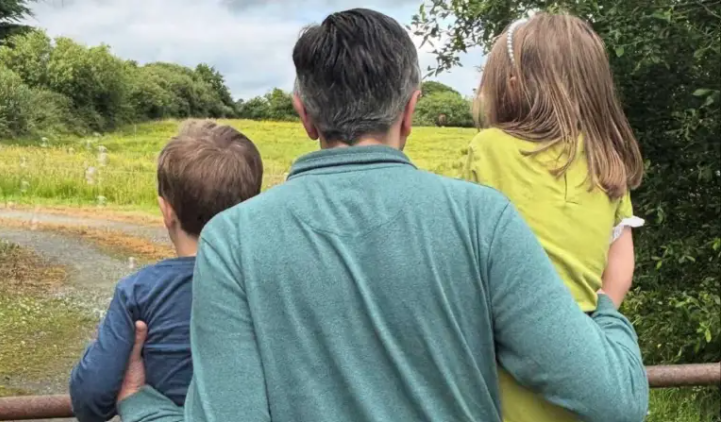 Simon Harris agus a clann