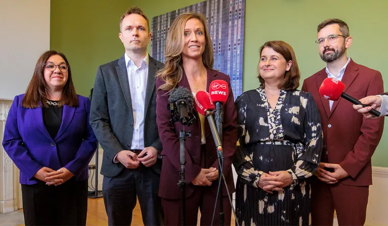 Na Daonlathaithe Sóisialta 