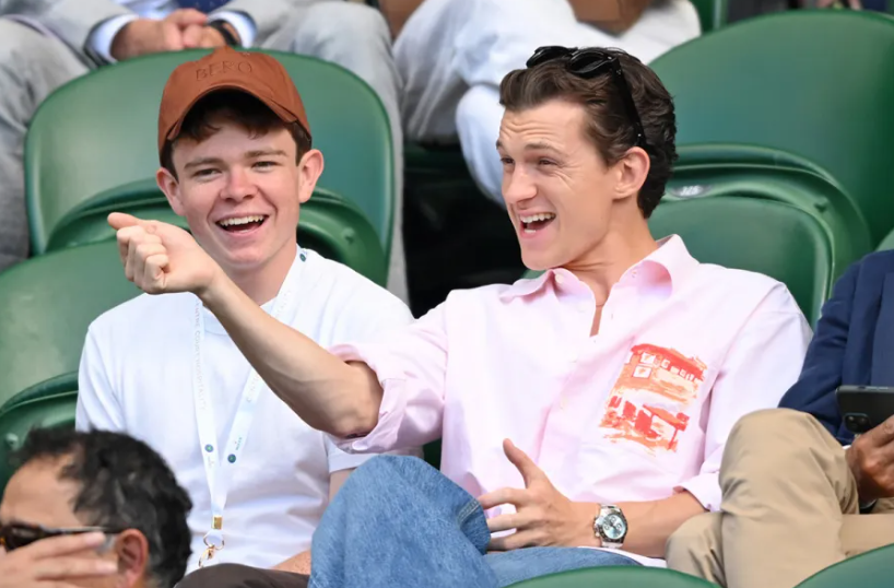 Tom Holland agus a dearthair