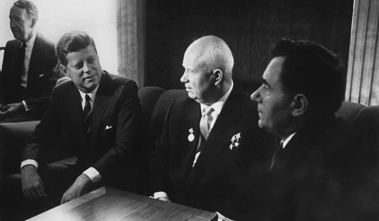 Fear ab ea John F. Kennedy a chuidigh le polaitíocht an domhain a athrú