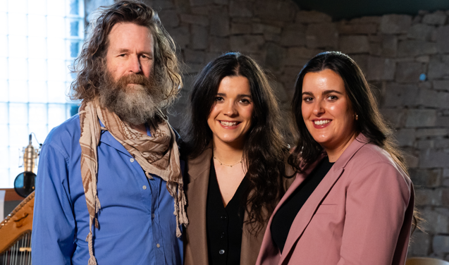 Liam Ó Maonlaí le Máire agus Étain Ní Churraoin