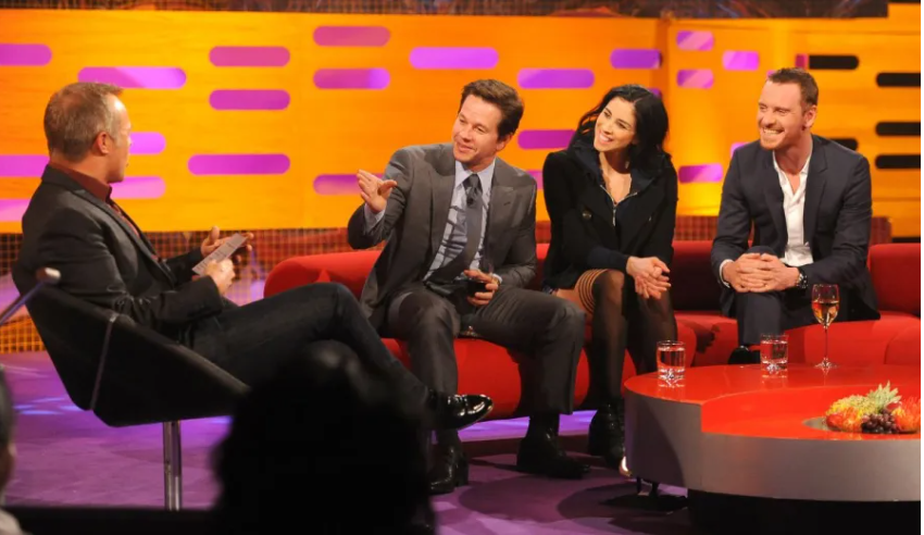 Mark Wahlberg, Sarah Silverman, agus Michael Fassbender ar The Graham Norton Show i 2013. Pictiúr: PA/Wire