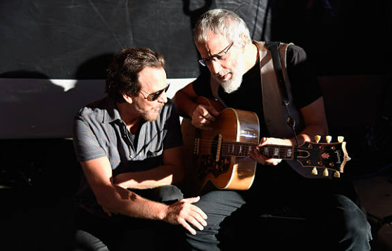 Yusuf, a d'athrigh a ainm ó Cat Stevens