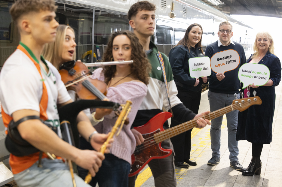 ‘Tá muid ag déanamh na Gaeilge níos fáiltí ar fud ár seirbhísí’