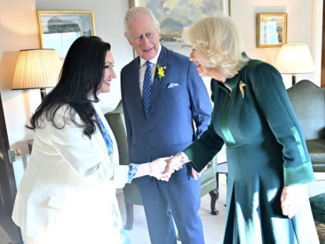 Emma Little-Pengelly le Rí agus Banríon na Breataine