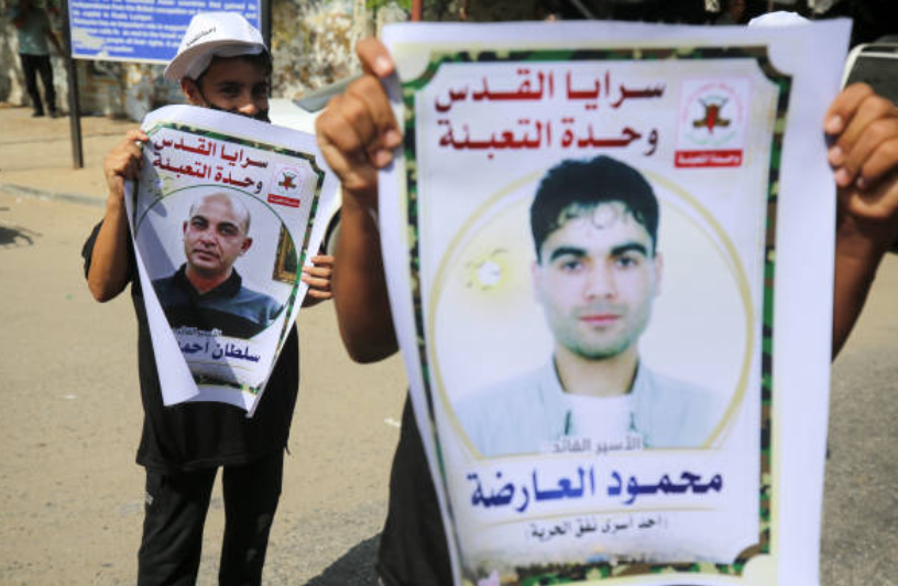 Tá teaghlaigh ag agóidíocht le blianta faoin gcaoi a gcaitear le príosúnaigh ag Iosrael