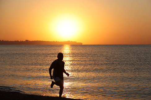 Tá taighde tar éis a léiriú gur féidir le daoine sna 80idí neart agus mais matán suntasach a fháil tar éis cúpla mí de thraenáil fhriotaíochta