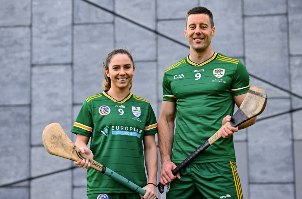  Saoirse McCarthy le captaen iomána  Dan Morrissey 