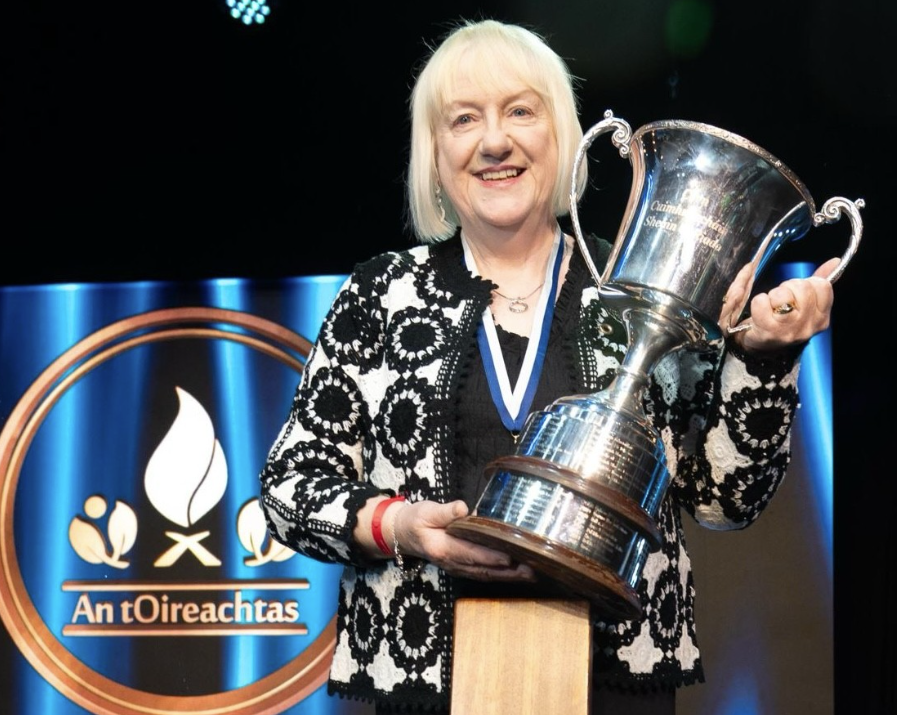 Gearóidín Bhreathnach le Corn Uí Riada an bhliain seo caite ag an OIreachtas