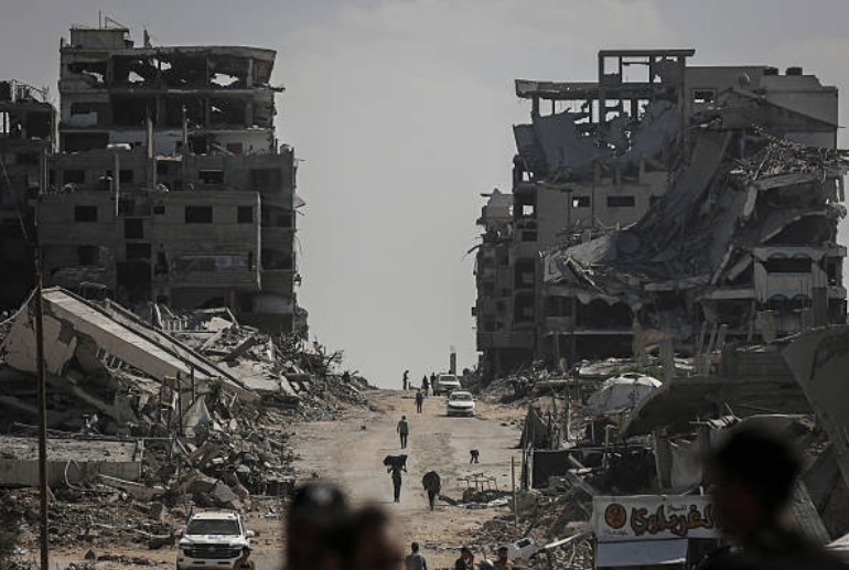 Rinne eitleáin chogaidh Iosraelacha ionsaí arís i nGaza oíche Dé Máirt, ar orduithe phríomh-aire Iosrael, Benjamin Netanyahu, agus maraíodh seachtar ar a laghad