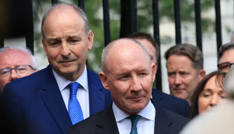 Taoiseach Micheál Martin agus Jim Gavin. Pictiúr: Stephen Collins/Collins Photos