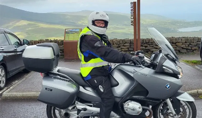 Samhlaím go ndeir formhór na ndaoine a bhaineann taitneamh as an radharc ón áit seo, ‘A Dhia,’ — tá a fhios agam gur dhein mise.