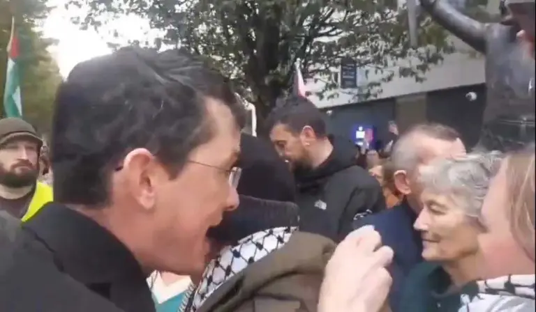 Enoch Burke le Catherine Connolly