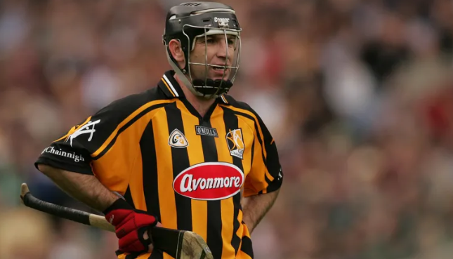 ‘Ba lúthchleasaí iontach é an tUasal Carey, san iomáint agus sa ghalf araon'