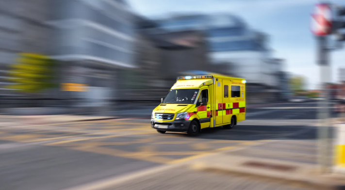 Is é glaoch ar otharcharr an rogha is sábháilte agus is sciobtha