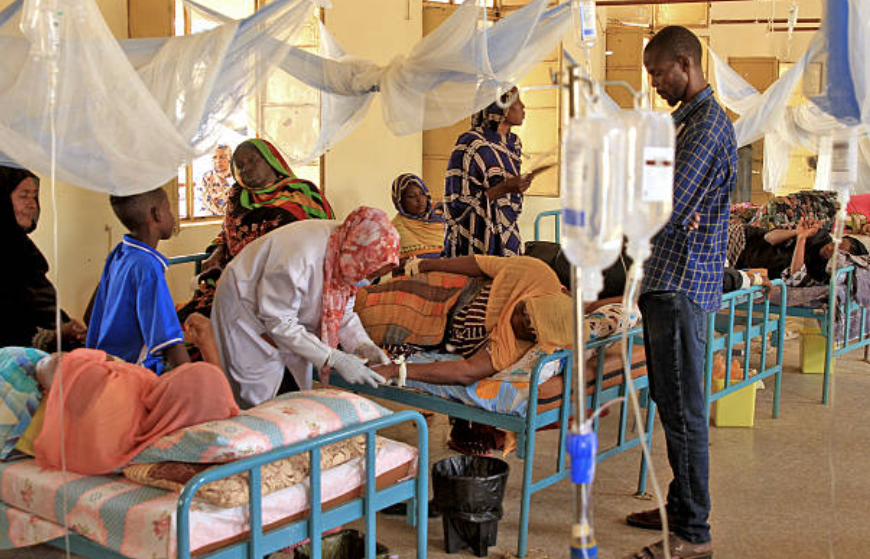 Tá an domhan ag breathnú ar cheann den tubaiste dhaonnúla is measa den 21ú haois ag tarlú os a gcomhair