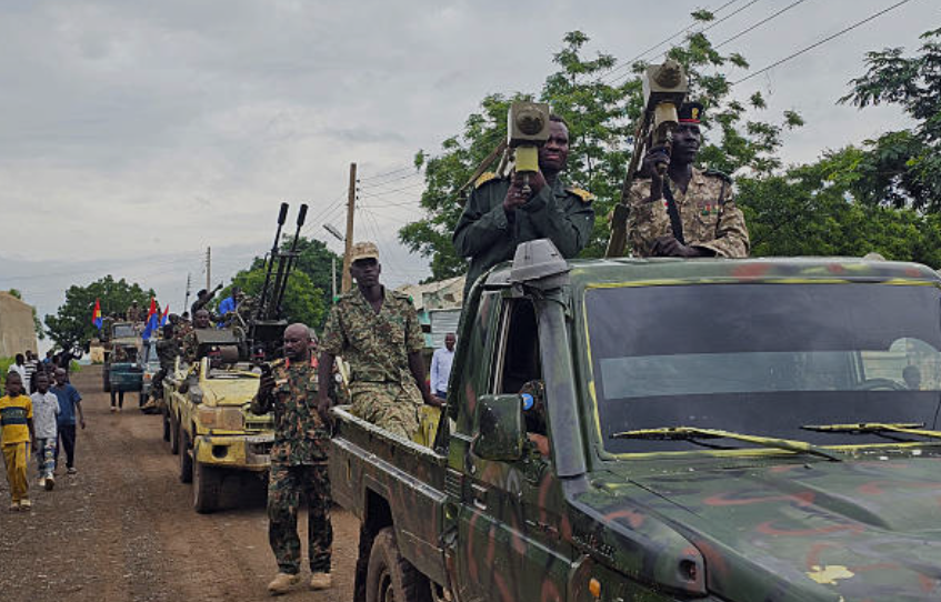 Tá an tubaiste dhaonnúil atá ag tarlú sa Súdáin tar éis dul in olcas go mór