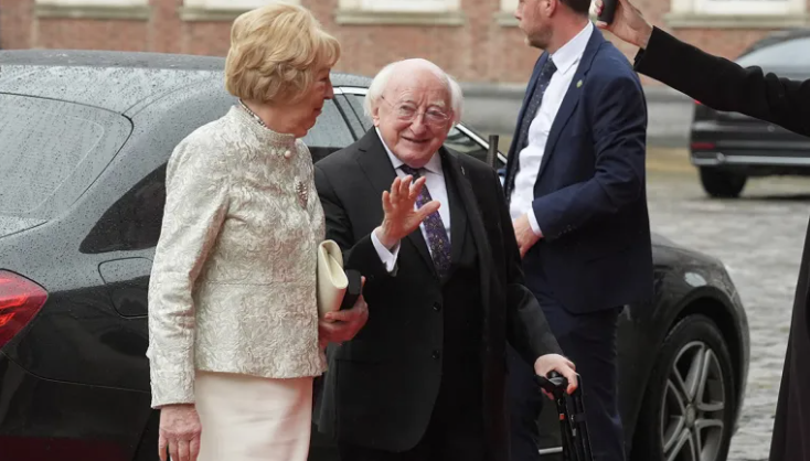 Iar-Uachtarán Michael D Ó hUigínn lena bhean chéile Sabina. Pictiúr: Brian Lawless/PA Wire