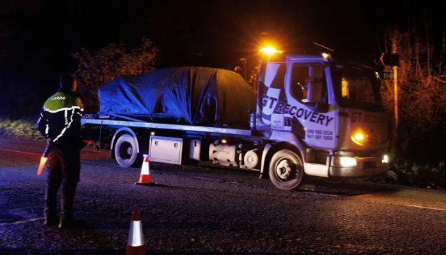 Bhí an cúigear marbh ag taisteal san aon charr, Volkswagen Golf