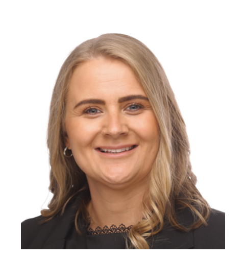 Scríobh Aisling Reilly, Comhalta den Tionól Reachtach (MLA) de chuid Shinn Féin, chuig Translink tar éis do thriúr dalta ó Choláiste Feirste a bheith diúltaithe iontráil ar an mbus