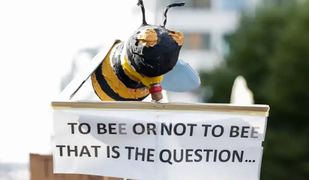 Beidh sé an-deacair d’Éirinn a gealltanais dhlíthiúla don bhliain 2030 a chomhlíonadh anois, agus d’fhéadfadh fíneálacha suas le €26 billiún teacht a