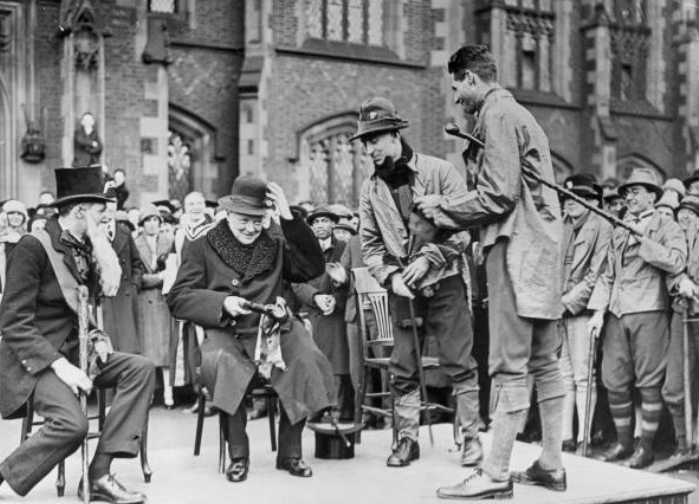 Winston Churchill ag Ollscoil na Banríona (Queens) i 1926